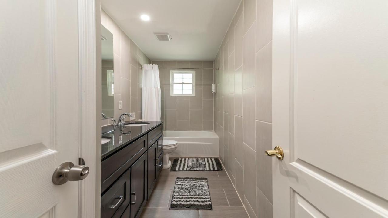 Stylish 3Br 3Ba Colonial House By Cozysuites الإسكندرية، فيرجينيا المظهر الخارجي الصورة